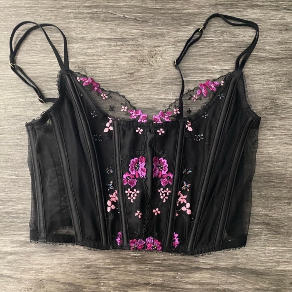 Corset - Picture 2 of 3